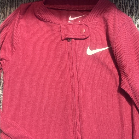Baby Girl Nike outfit convertible pajama bodysuit - Picture 2 of 4